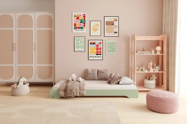 Dlaczego dziecko śpi na podłodze? Przyczyny, bezpieczeństwo i jak zachęcić do łóżka 